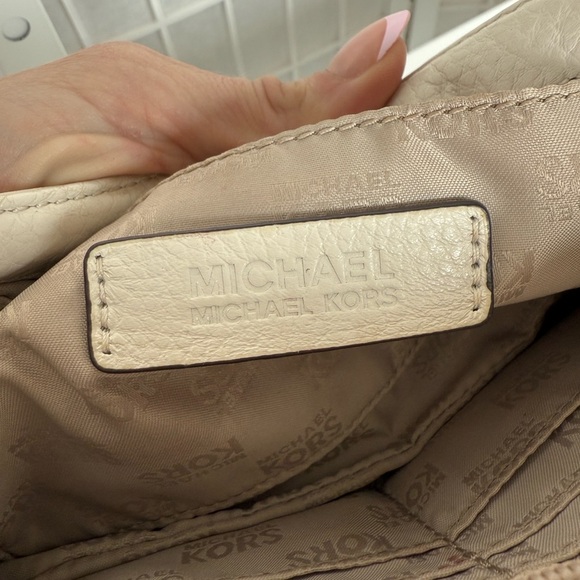 Michael Kors Fulton Shoulder Flap Purse Shoulder Bag with Gold Chain - Picture 11 of 15